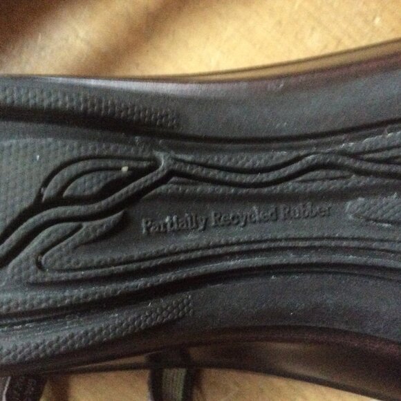 J-41 Adventure On Galaxy Leather & Vegan Low Wedge Strappy Thong Sandal Size 9M - Picture 9 of 9